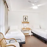 Renovated Beachside 2-Bedroom Apartment