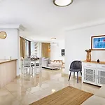 Renovated Beachside 2-Bedroom Apartment