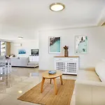 Renovated Beachside 2-Bedroom Apartment