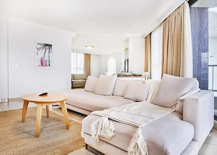 Renovated Beachside 2-Bedroom Apartment