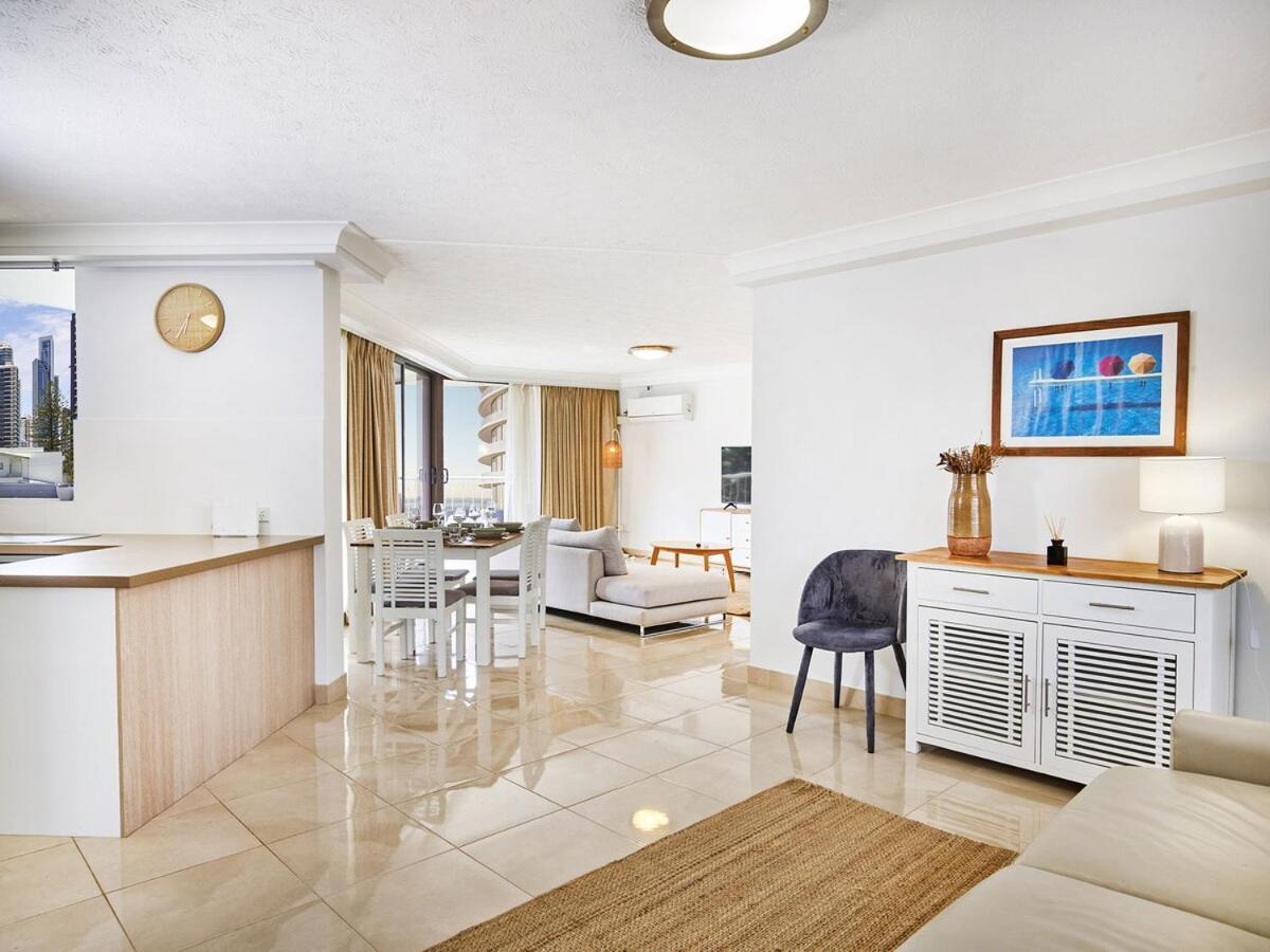 Renovated Beachside 2-bedroom Apartment *