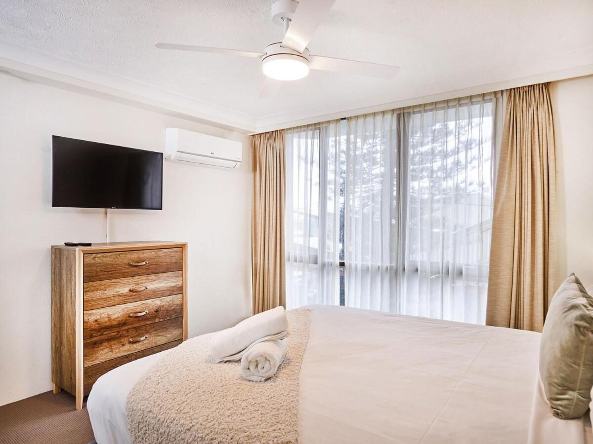 Renovated Beachside 2-bedroom Apartment *