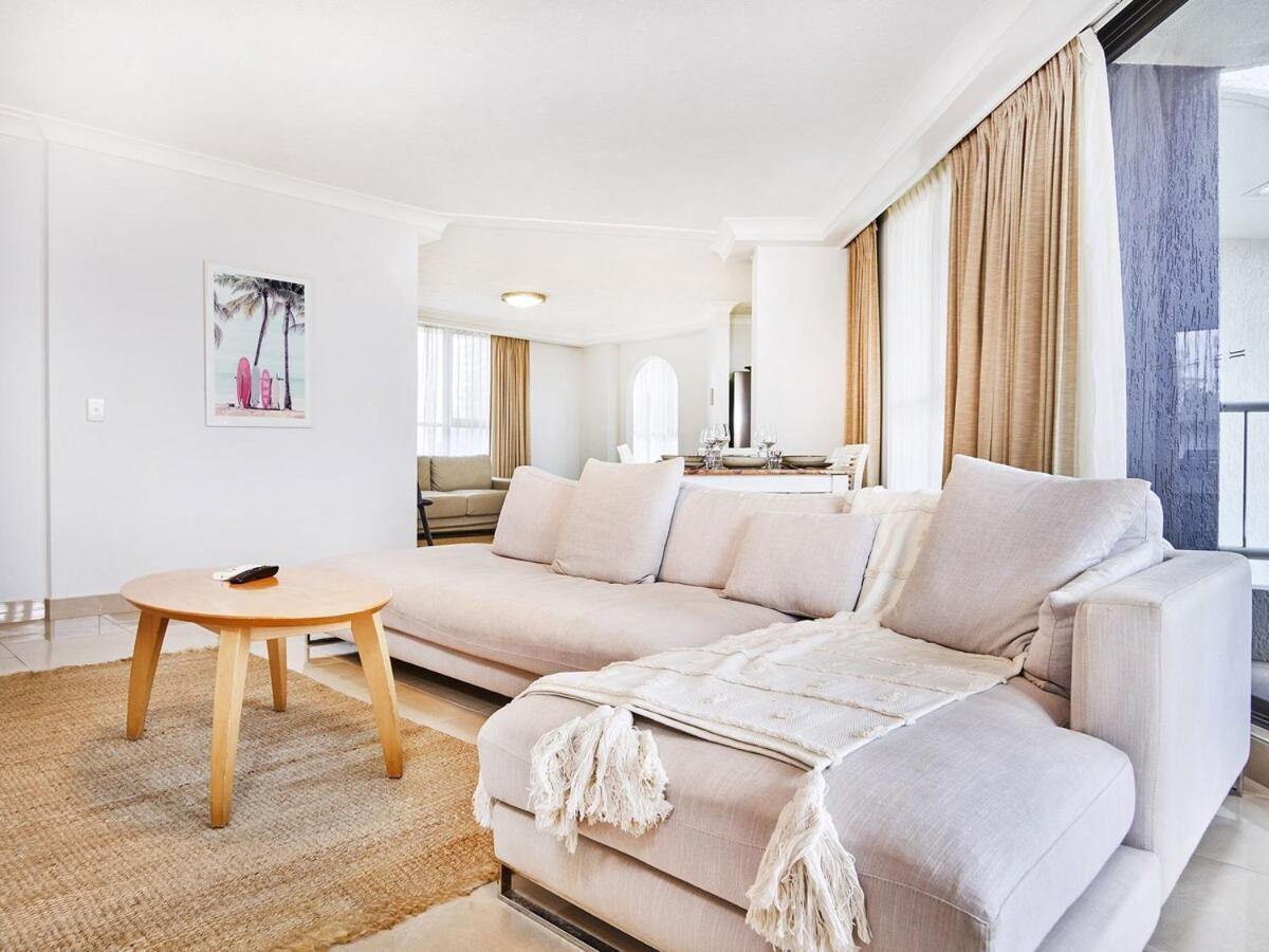 Renovated Beachside 2-bedroom Apartment *